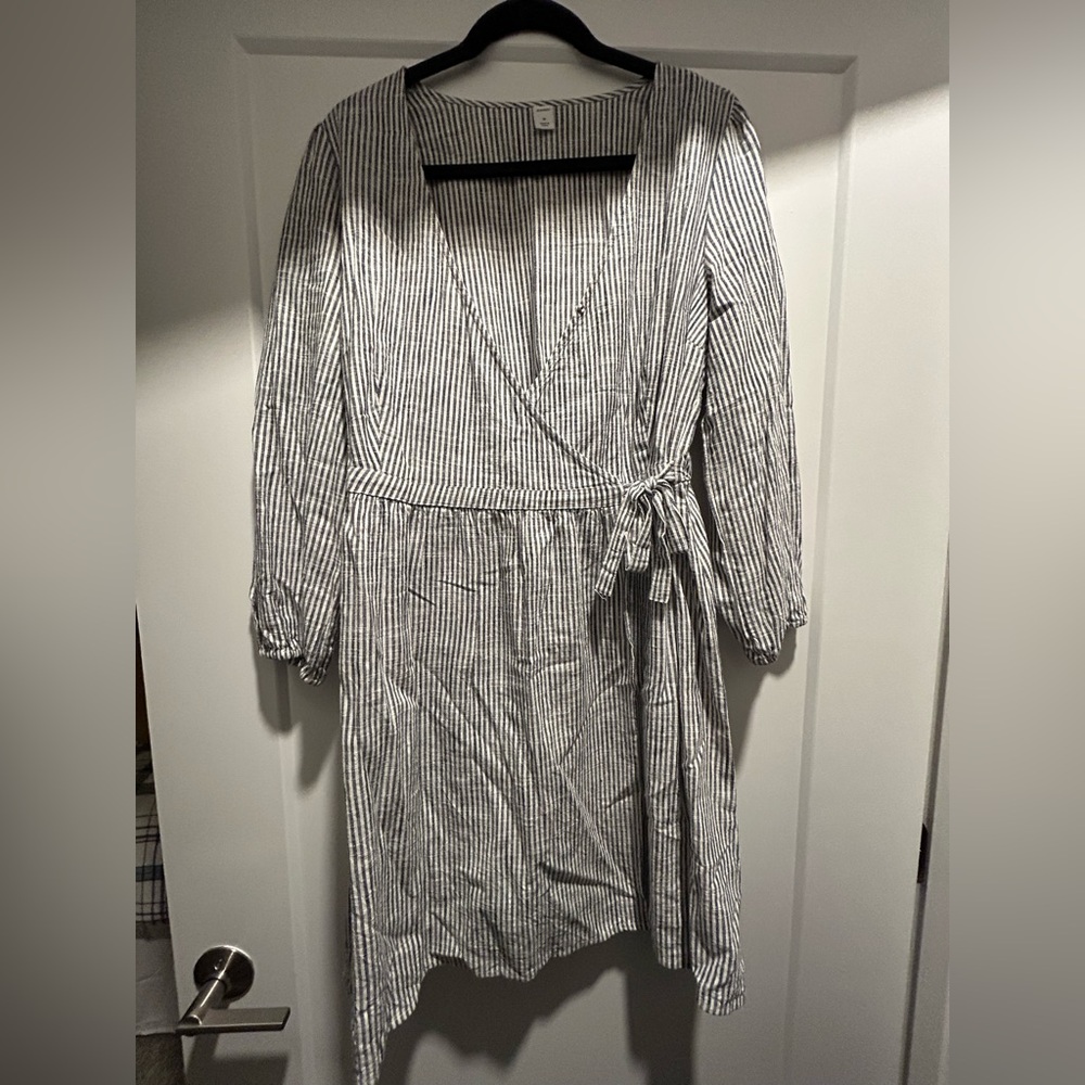 Old Navy Black and White Striped Long Sleeve Dress